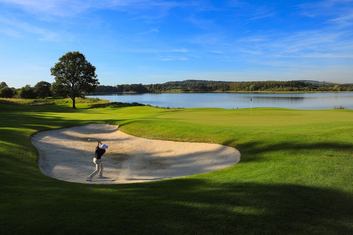 Tulfarris-Hotel-Golf-Resort-Player-in-Sand-Pit (Custom)